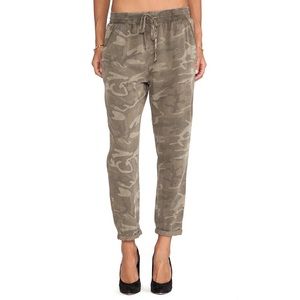 Current Elliott | The Drawstring Lounge Trouser‎ in Army Camo Size 1 / S
